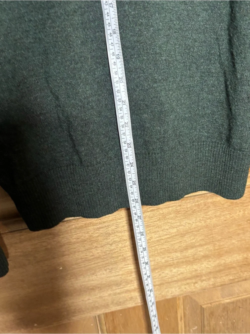 Banana Republic Men's V-Neck Sweater merino wool Green size L